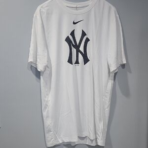 Nike New York Yankees Men's Short Sleeve Tee